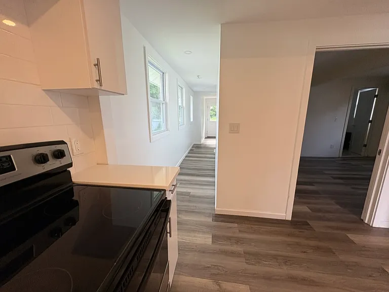 103 N Pierpont Ave — Photo 4