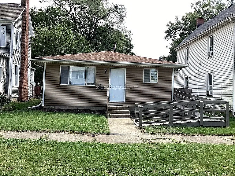 3 bed, 1.0 bath, 1067 sqft, $1,350 — Photo 1