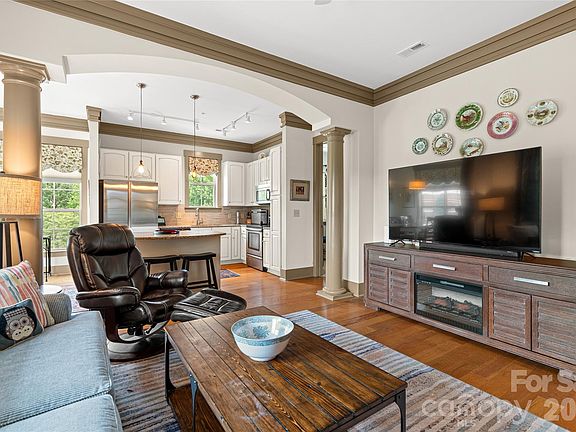 3rd image of 42 Schenck Pkwy #205