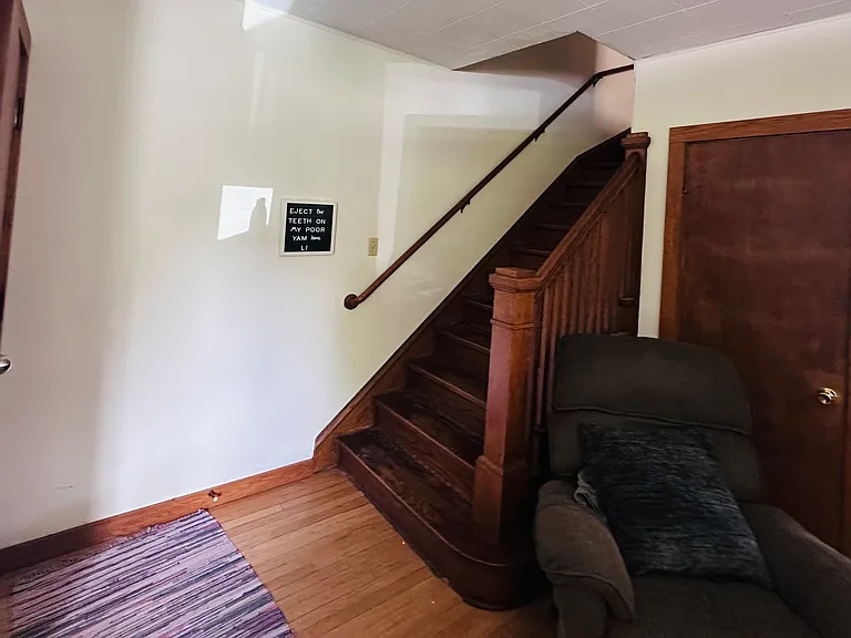 2102 E Beverly Rd — Photo 2