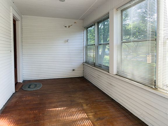 2nd image of 219 N Russell Ave