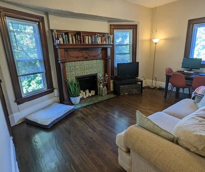 715 E 29th St #3 — Photo 2