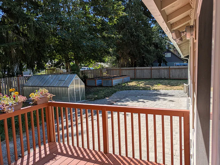1025 Loganberry Ln — Photo 17