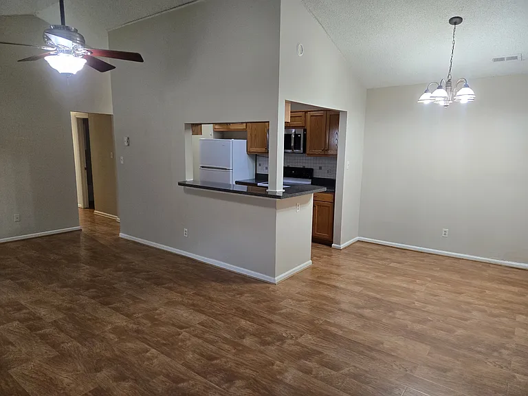 4692 Greenlaw Dr — Photo 3