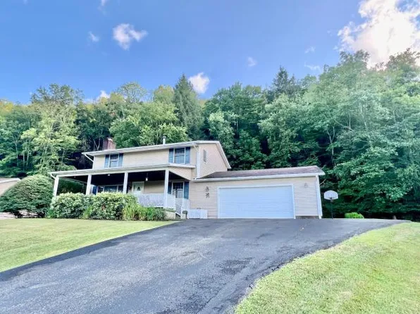 26 Drumcliffe Dr, Warren, PA 16365