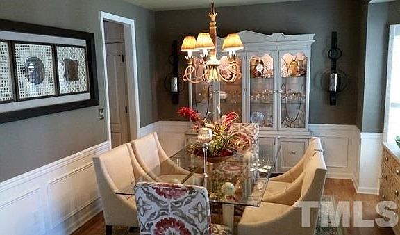 Spacious dining area with natural lighting!