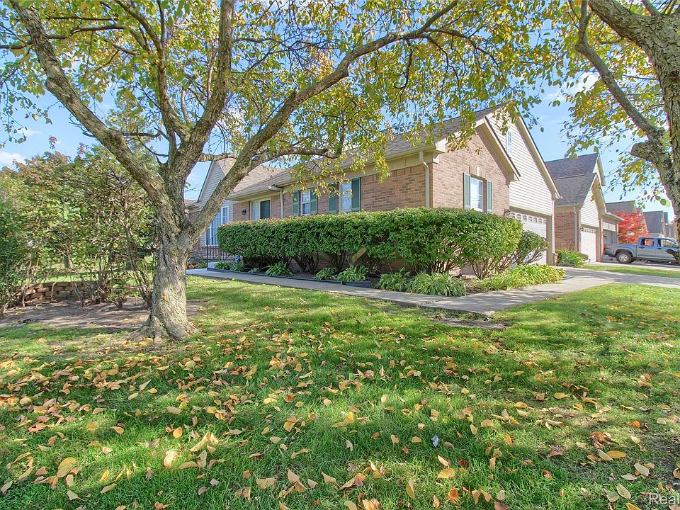 105 Farmington Rd, photo 3