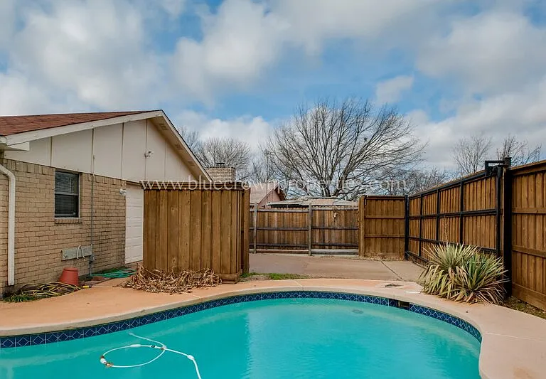10239 Catalpa Rd — Photo 35