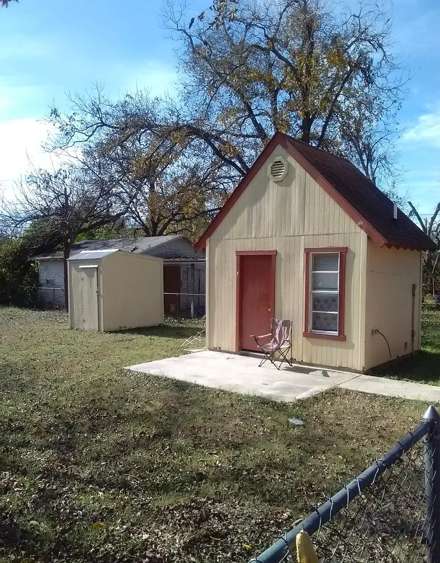 2 bed, 917 sqft, $1,200 — Photo 2