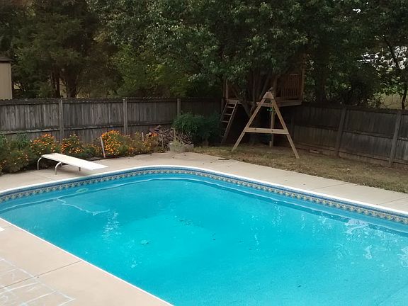 4th image of 2209 Dublin Dr