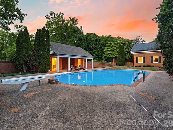 3rd image of 1486 Knolls Dr