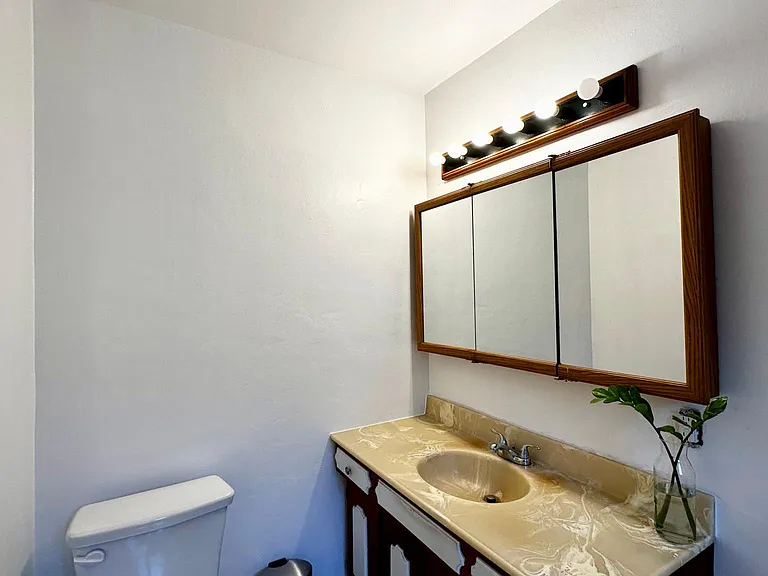 2133 N Buena Vista St — Photo 14