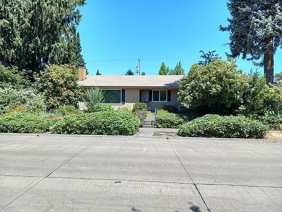 2nd image of 932 B St
