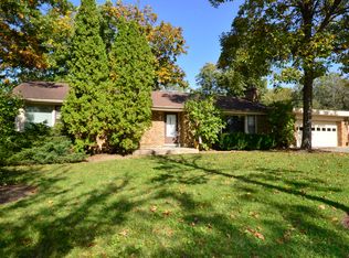 23745 N Elm Rd, Lincolnshire, IL 60069