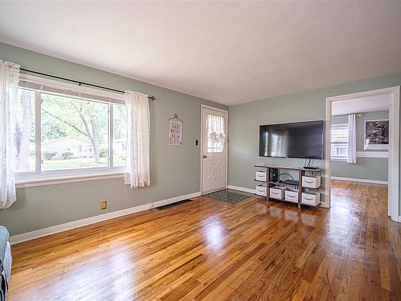 5th image of 1919 Barton Blvd