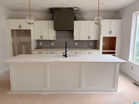 5th image of 3017 Long Branch Dr