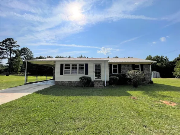 221 Sycamore St, Wadesboro, NC 28170