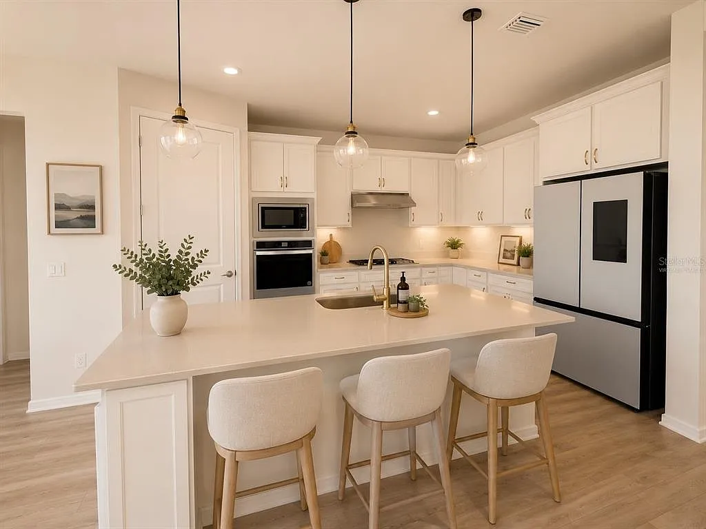 3 bed, 2.0 bath, 2041 sqft, $2,850 — Photo 4