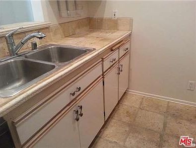 4th image of 500 S Berendo St APT 215
