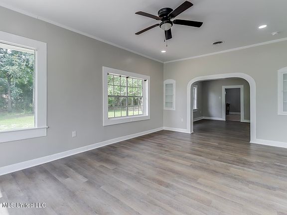 5th image of 410 N Seal Ave
