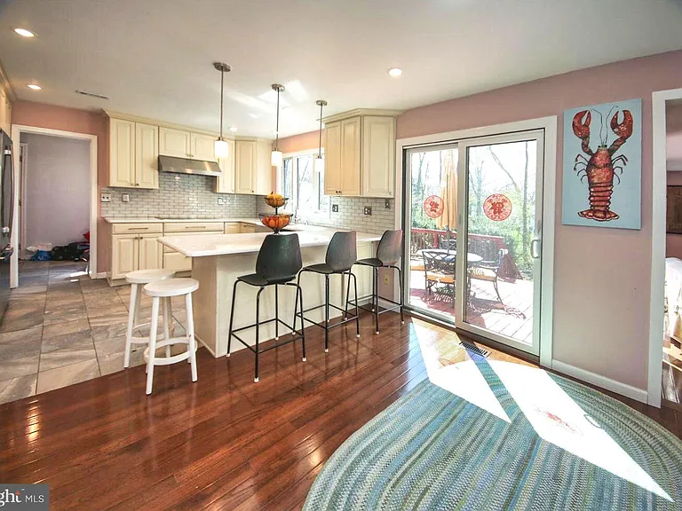 1120 Cymry Dr — Photo 8