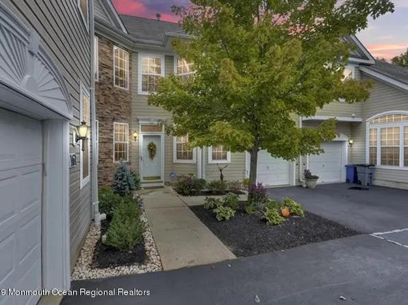 160 Shinnecock Dr, Manalapan, NJ 07726