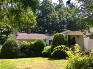 44 Essex Rd, Maplewood, NJ 07040