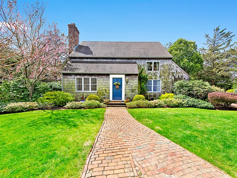 52 Manor Ln S — Photo 3