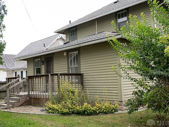 5th image of 440 Douglas St
