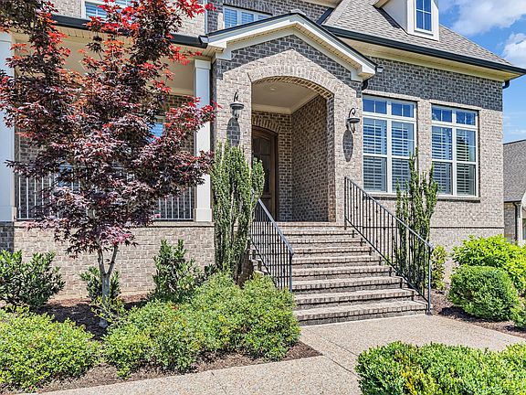 4th image of 2637 Benington Pl