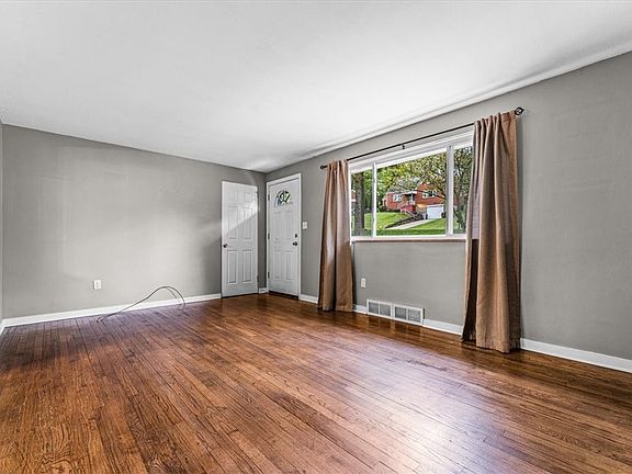 4th image of 1433 Lakeside Dr