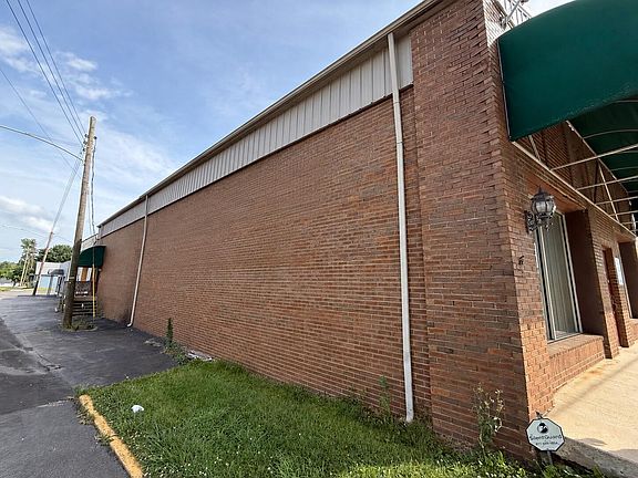 3rd image of 458 Main St