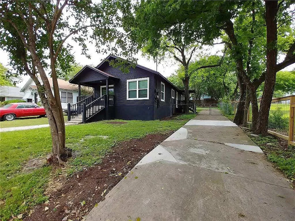 3 bed, 2.0 bath, 1064 sqft, $2,950 — Photo 2