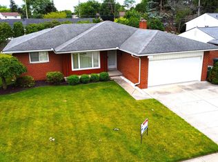 18901 Seavitt Dr, Allen Park, MI 48101