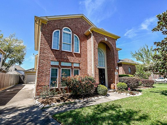 3rd image of 2910 Clayton Ridge Ct