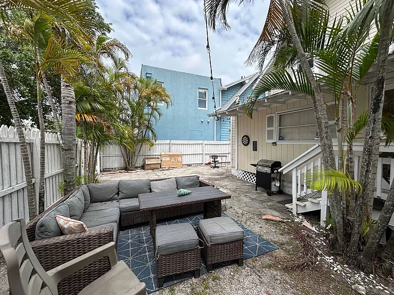 332 Lang Ct N — Photo 3