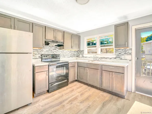 50 Angel Drive Apt D, Waterbury, CT 06708