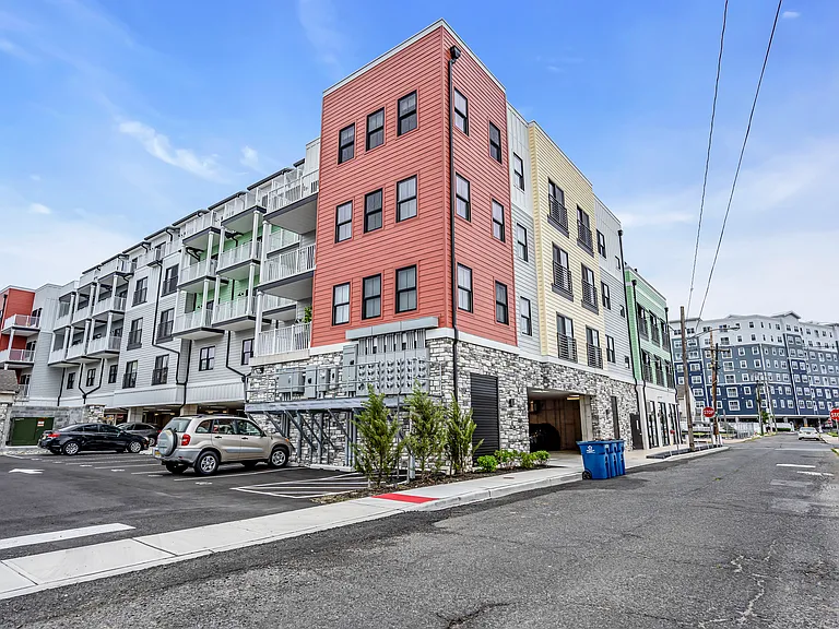 19 Carr — Photo 26