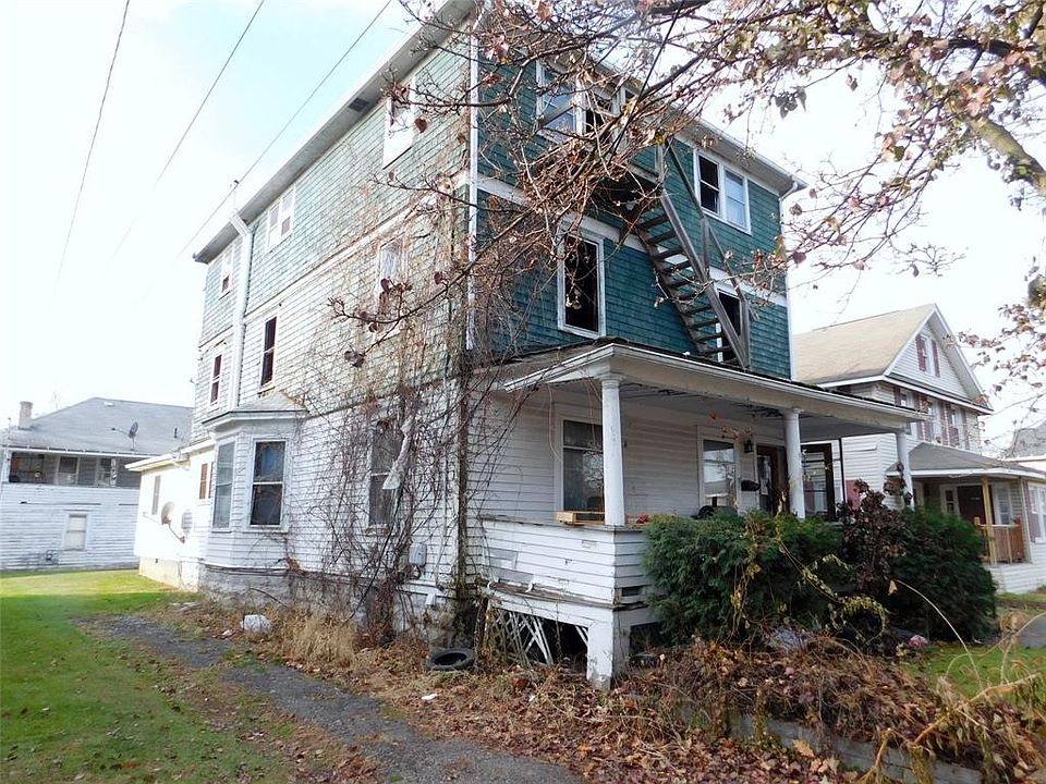 2nd image of 104 N Roosevelt Ave