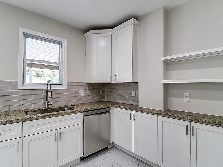 40 E Markison Ave — Photo 8