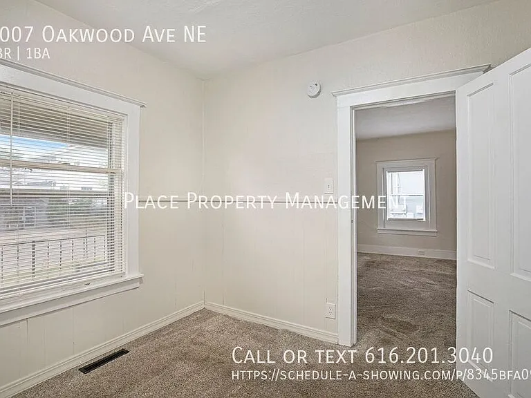 2007 Oakwood Ave NE — Photo 16