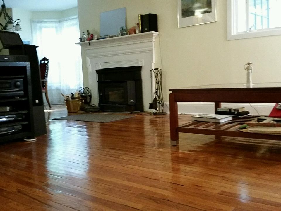 2nd image of 70 Dutch St