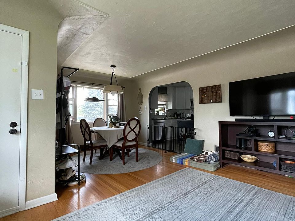 living room / dining area