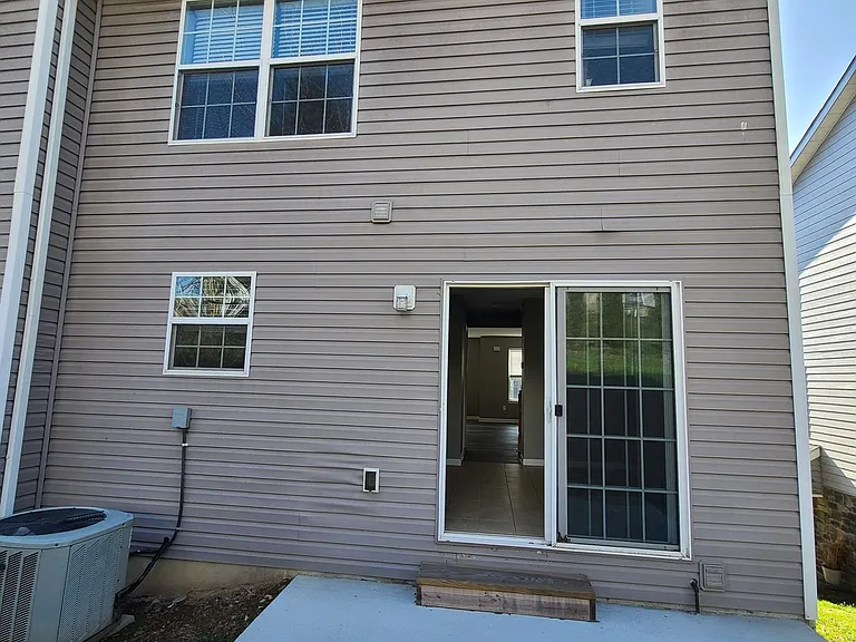 230 Crown Ct — Photo 16