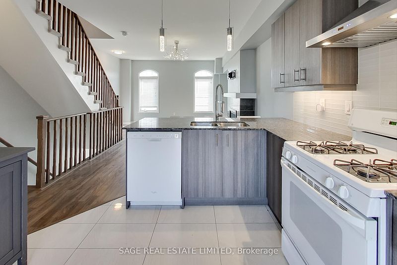 Ajax Townhouse for rent - 2 Bedrooms — photo 11