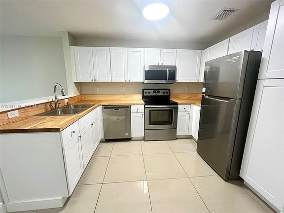 5th image of 3028 SW 129th Ter #120