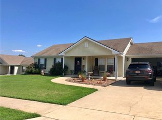 1421 Colonel Hawthorne Dr, Prairie Grove, AR 72753