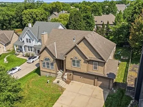 2346 W Piatt Ln, Olathe, KS 66061