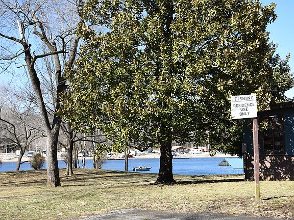 5th image of 114 Yacht Club Ln