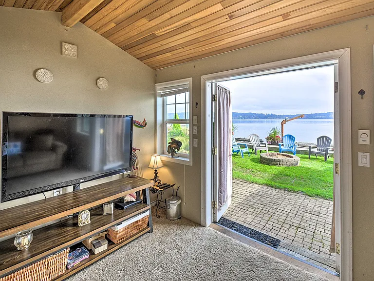 9946 Johnson Point Rd NE — Photo 10